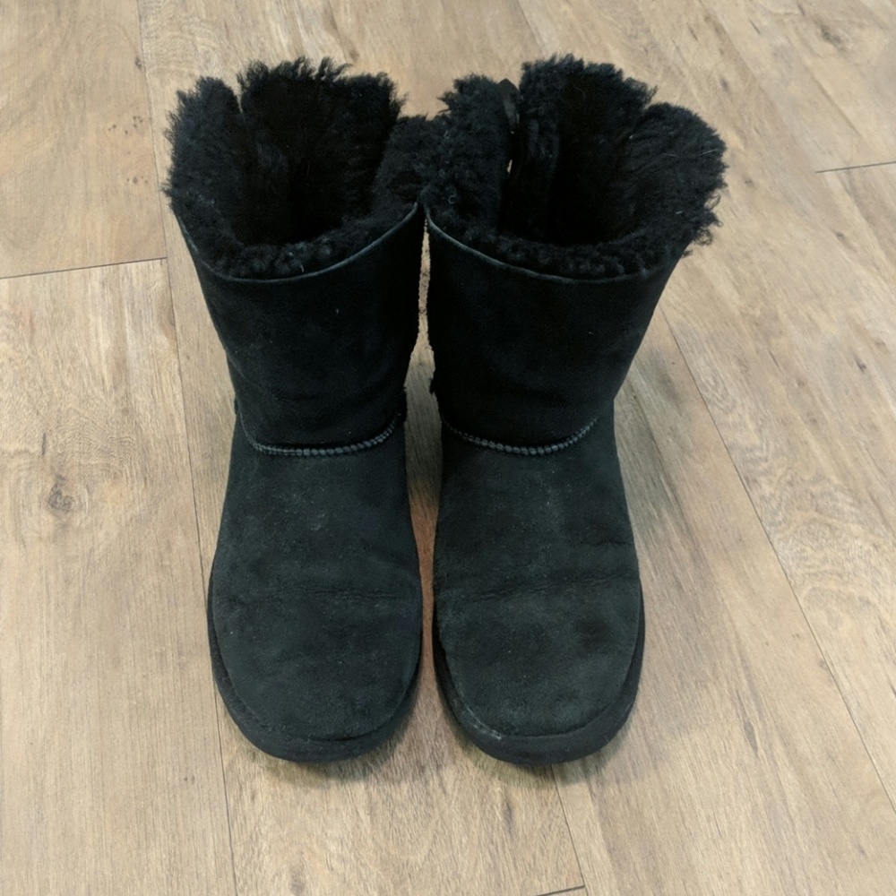 Black uggs with bows